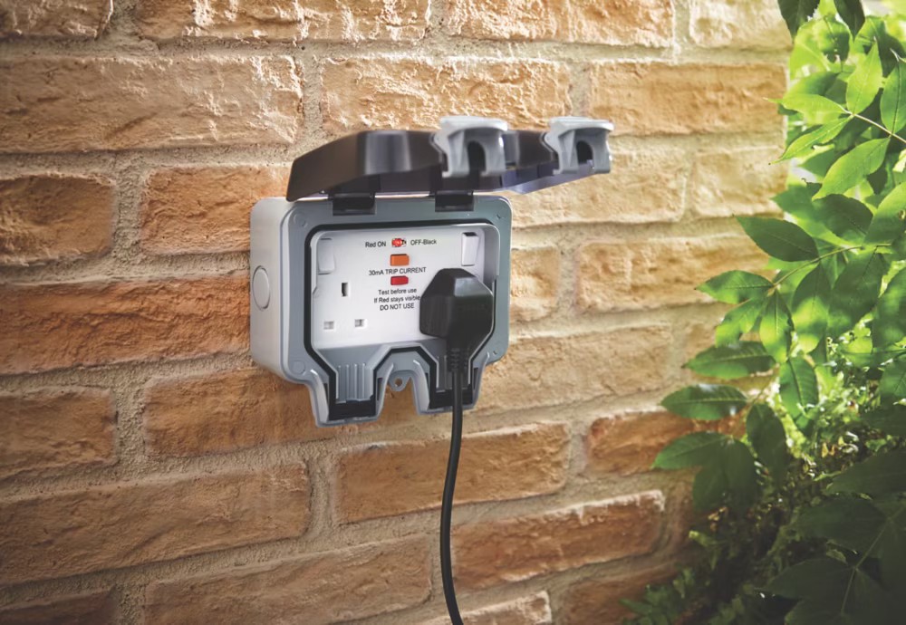 Weatherproof outdoor double socket installation
